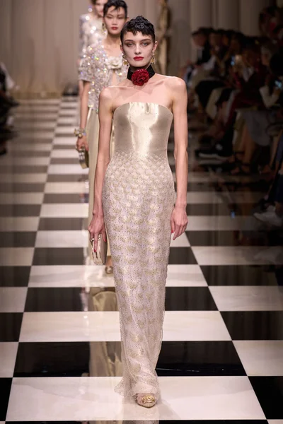 Look 16